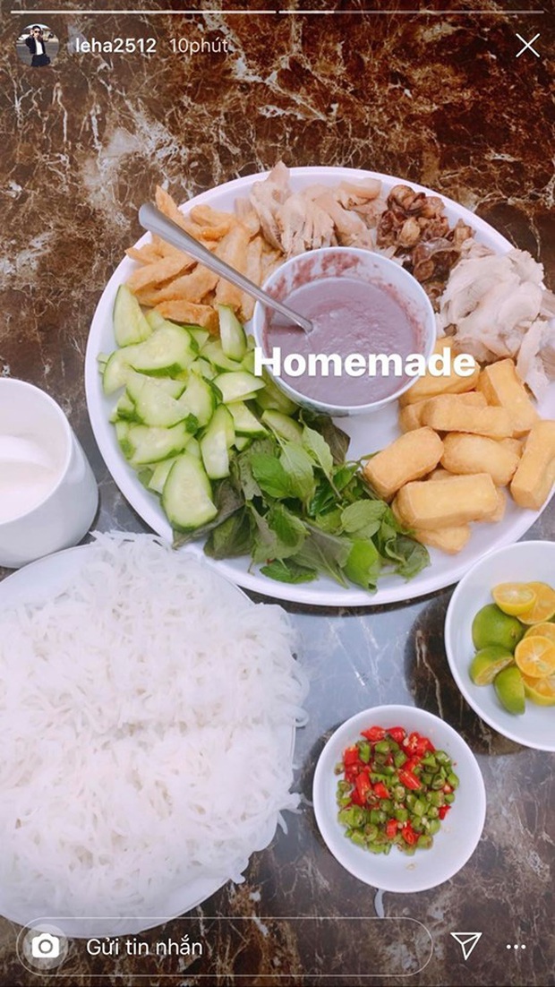 Không nhà hàng đắt đỏ, sao Vbiz tiết kiệm với mâm cơm nhà mùa dịch: Tóc Tiên nịnh chồng món ngon, Băng Di nấu bữa chỉ 50K - Ảnh 8. Không nhà hàng đắt đỏ, sao Vbiz tiết kiệm với mâm cơm nhà mùa dịch: Tóc Tiên nịnh chồng món ngon, Băng Di nấu bữa chỉ 50K - Ảnh 8.