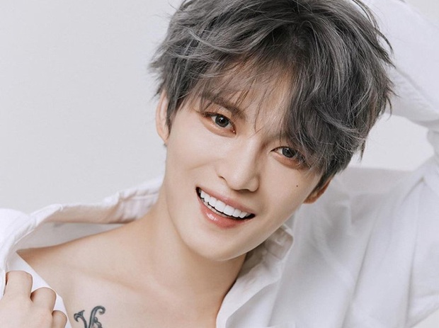 Đùa dai về việc bị nhiễm Covid-19, Jaejoong (JYJ) đối mặt với án tù và phạt hành chính nặng đến mức nào? - Ảnh 2.