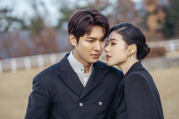 Bệ Hạ Bất Tử tung ảnh Lee Min Ho thả thính nữ thủ tướng, khán giả khen hết lời: Mũi chị còn thẳng hơn giới tính của em! - Ảnh 3.