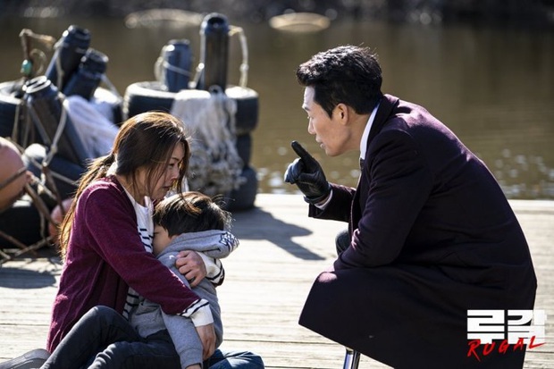 Review Rugal: Phim 18+ mở màn đẫm máu, nam thần cận vệ Choi Jin Hyuk tái xuất ngầu thì có ngầu nhưng hổng có hay? - Ảnh 3.
