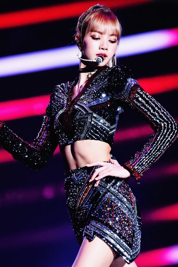 Lisa (BLACKPINK) dạy thí sinh nhảy, nhưng vòng eo nhỏ không tưởng của lão sư vũ đạo chiếm hết spotlight rồi! - Ảnh 10. Lisa (BLACKPINK) dạy thí sinh nhảy, nhưng vòng eo nhỏ không tưởng của lão sư vũ đạo chiếm hết spotlight rồi! - Ảnh 10.