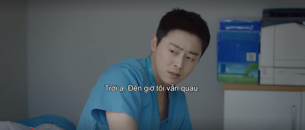 Bão tấu hài từ biệt đội giáo sư Hospital Playlist: Bất lực nhìn hội U40 tranh nhau miếng thịt, đi hát karaoke thôi cũng quạu á! - Ảnh 1.