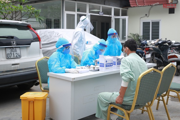 Bên trong bệnh viện Thận Hà Nội bị cách ly do có bệnh nhân 254 - Ảnh 5. Bên trong bệnh viện Thận Hà Nội bị cách ly do có bệnh nhân 254 - Ảnh 5.