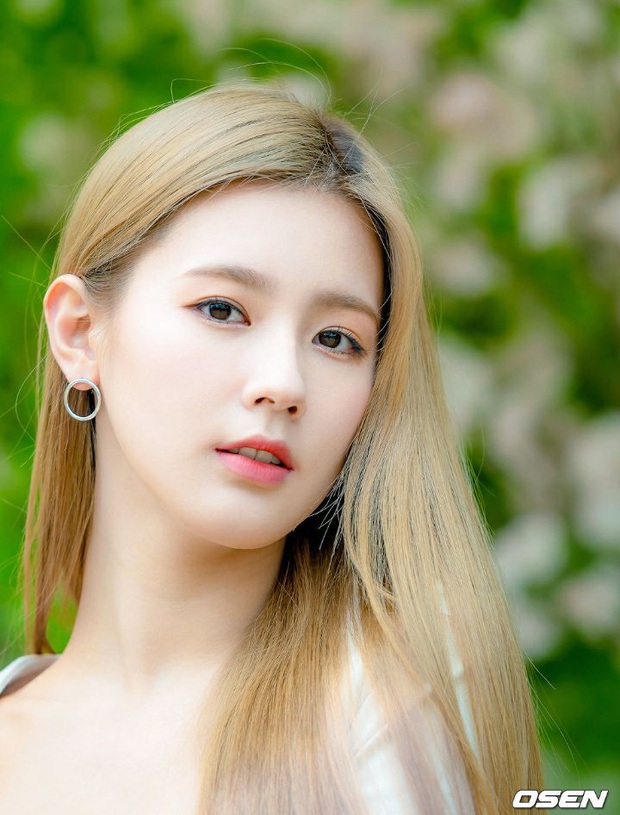 BLACKPINK missing member - Miyeon has a towering nose that makes netizens jealous - Photo 4.