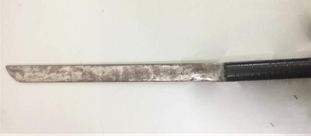 Bị nhắc nhở, chủ quán cà phê vác mã tấu đuổi chém tổ công tác phòng chống COVID-19 - Ảnh 1. Bị nhắc nhở, chủ quán cà phê vác mã tấu đuổi chém tổ công tác phòng chống COVID-19 - Ảnh 1.