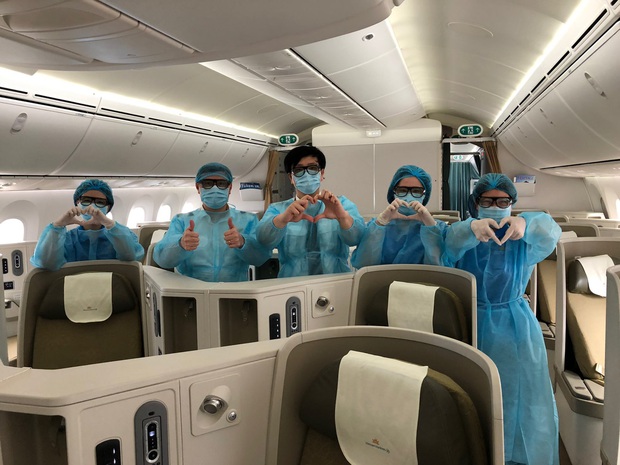 Vietnam Airlines chuyên chở công dân Việt Nam bị mắc kẹt tại sân bay tại Nhật Bản về nước - Ảnh 3. Vietnam Airlines chuyên chở công dân Việt Nam bị mắc kẹt tại sân bay tại Nhật Bản về nước - Ảnh 3.