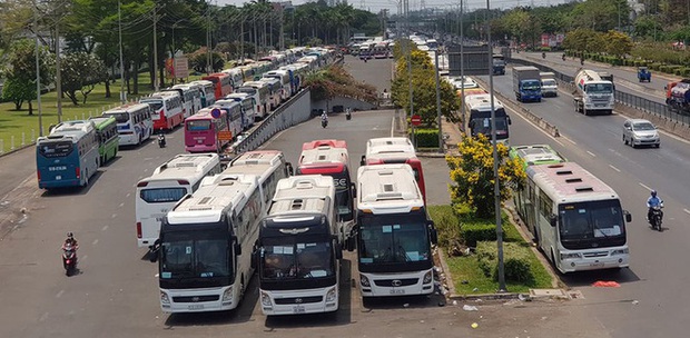 TP HCM: Tạm dừng hoạt động công ty 70.000 người, làm 3 ca, hàng ngày trên 800 xe đưa rước công nhân - Ảnh 1. TP HCM: Tạm dừng hoạt động công ty 70.000 người, làm 3 ca, hàng ngày trên 800 xe đưa rước công nhân - Ảnh 1.