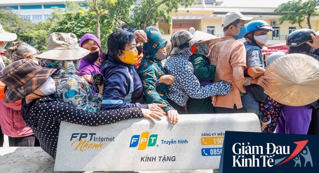 Xảy ra tình trạng chen chúc, tranh giành tại cây ATM nhả gạo đầu tiên ở Hà Nội - Ảnh 6.