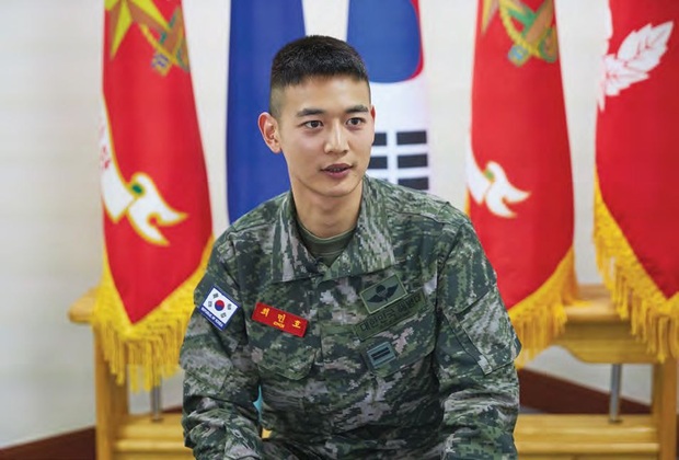 Cả dàn hậu cung Việt đang rôm rả vì bộ ảnh tại ngũ soái đến nghẹt thở, như poster Hậu duệ mặt trời của 1 nam thần Kpop - Ảnh 7. Cả dàn hậu cung Việt đang rôm rả vì bộ ảnh tại ngũ soái đến nghẹt thở, như poster Hậu duệ mặt trời của 1 nam thần Kpop - Ảnh 7.