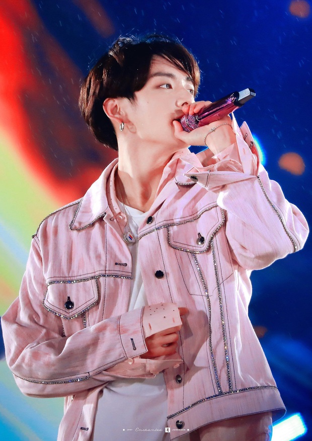 Sân khấu solo huyền thoại của idol Kpop trong mắt Cnet: BTS và EXO rượt đuổi quyết liệt, “thiên nga đen” quyến rũ xuất sắc đứng đầu - Ảnh 2. Sân khấu solo huyền thoại của idol Kpop trong mắt Cnet: BTS và EXO rượt đuổi quyết liệt, “thiên nga đen” quyến rũ xuất sắc đứng đầu - Ảnh 2.