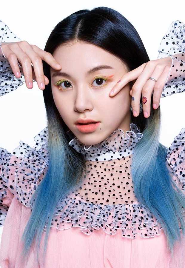 Lên hẳn tạp chí đình đám của Mỹ, Twice bị chê tơi tả vì makeup lạ nhưng lại có duy nhất một người được khen - Ảnh 12. Lên hẳn tạp chí đình đám của Mỹ, Twice bị chê tơi tả vì makeup lạ nhưng lại có duy nhất một người được khen - Ảnh 12.