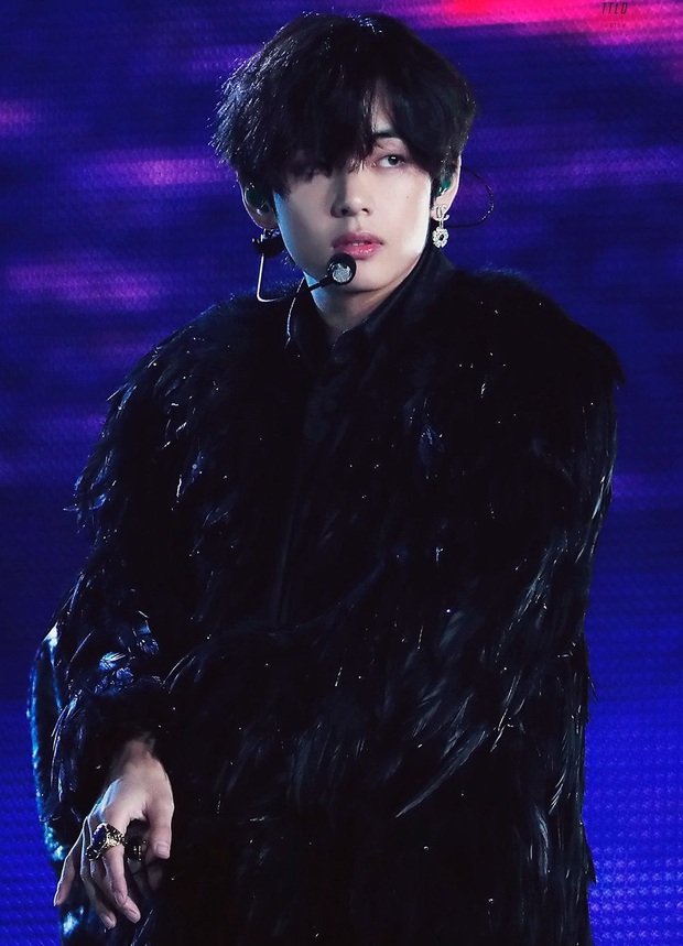 Sân khấu solo huyền thoại của idol Kpop trong mắt Cnet: BTS và EXO rượt đuổi quyết liệt, “thiên nga đen” quyến rũ xuất sắc đứng đầu - Ảnh 20. Sân khấu solo huyền thoại của idol Kpop trong mắt Cnet: BTS và EXO rượt đuổi quyết liệt, “thiên nga đen” quyến rũ xuất sắc đứng đầu - Ảnh 20.