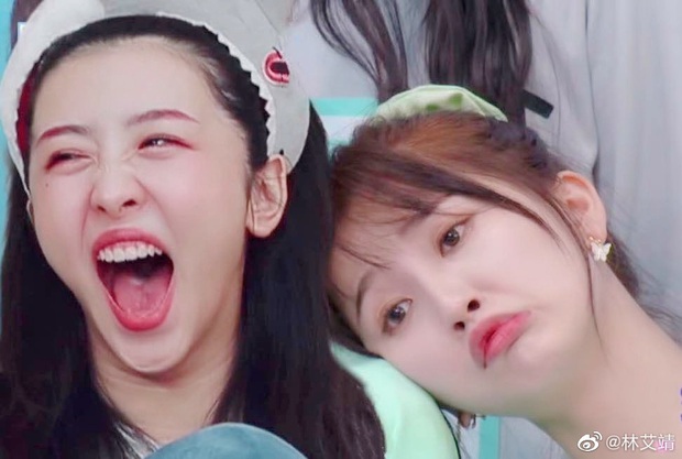 Coi Thanh xuân có bạn mà cứ tưởng đi lộn show... bách hợp trá hình nào không! - Ảnh 2. Coi Thanh xuân có bạn mà cứ tưởng đi lộn show... bách hợp trá hình nào không! - Ảnh 2.