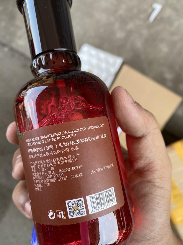 Phát hiện kho mỹ phẩm nhập lậu cực lớn của một hoa hậu ở Sài Gòn - Ảnh 6. Phát hiện kho mỹ phẩm nhập lậu cực lớn của một hoa hậu ở Sài Gòn - Ảnh 6.