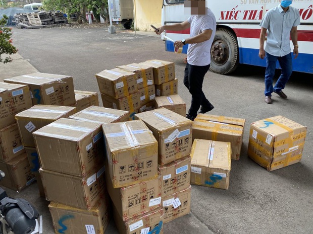 Phát hiện kho mỹ phẩm nhập lậu cực lớn của một hoa hậu ở Sài Gòn - Ảnh 2. Phát hiện kho mỹ phẩm nhập lậu cực lớn của một hoa hậu ở Sài Gòn - Ảnh 2.