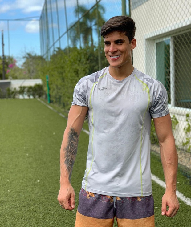 The mother of the world's most expensive player made an unexpected move after learning that the 30-year-old was entangled in dating rumors with his homosexual - Photo 3.