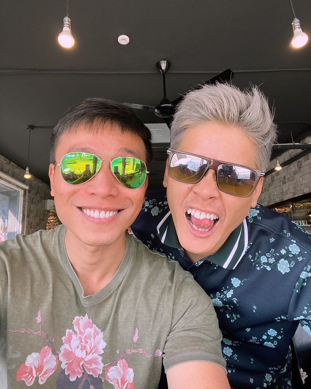 Cặp đồng tính John Huy Trần - Nhiệm Huỳnh gây sốt với loạt ảnh kỷ niệm 2 năm cưới ngọt lịm: Chúng tôi vẫn bền chặt lắm - Ảnh 2.