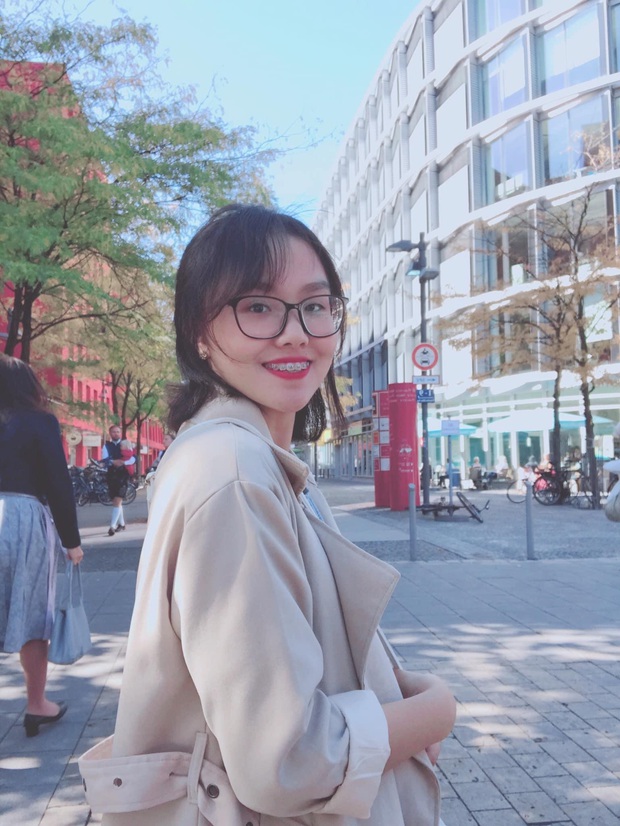 Thanh niên đáp trả khi bạn gái xin nhận xét về son môi hồng màu cánh sen: Mất mặt ghê nhưng nó lại hợp lý đến mức không dỗi được - Ảnh 3. Thanh niên đáp trả khi bạn gái xin nhận xét về son môi hồng màu cánh sen: Mất mặt ghê nhưng nó lại hợp lý đến mức không dỗi được - Ảnh 3.