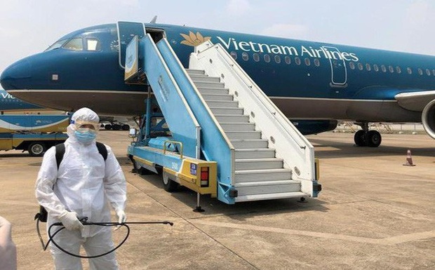Đón một số công dân ở Italy có hoàn cảnh đặc biệt khó khăn về Việt Nam - Ảnh 1. Đón một số công dân ở Italy có hoàn cảnh đặc biệt khó khăn về Việt Nam - Ảnh 1.