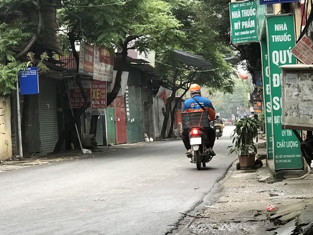 Tâm sự của những shipper ngày đêm ngoài đường giữa mùa dịch Covid-19: Dịch bệnh ai cũng sợ nhưng phải cố gắng vì miếng cơm manh áo - Ảnh 5. Tâm sự của những shipper ngày đêm ngoài đường giữa mùa dịch Covid-19: Dịch bệnh ai cũng sợ nhưng phải cố gắng vì miếng cơm manh áo - Ảnh 5.
