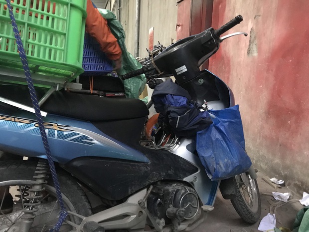 Tâm sự của những shipper ngày đêm ngoài đường giữa mùa dịch Covid-19: Dịch bệnh ai cũng sợ nhưng phải cố gắng vì miếng cơm manh áo - Ảnh 9. Tâm sự của những shipper ngày đêm ngoài đường giữa mùa dịch Covid-19: Dịch bệnh ai cũng sợ nhưng phải cố gắng vì miếng cơm manh áo - Ảnh 9.