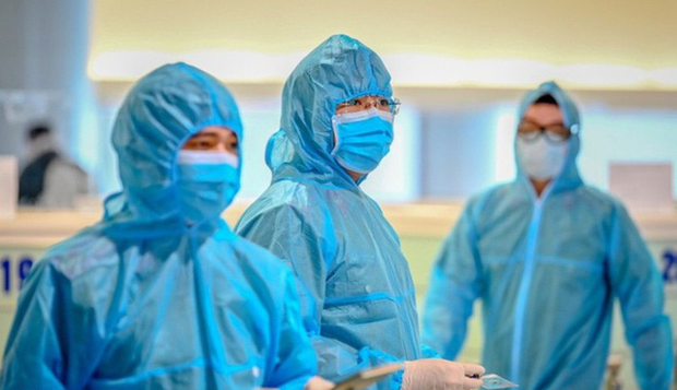 Thêm 4 người mắc Covid-19, trong đó có 1 ca đi chăm sóc người thân ở Bệnh viện Bạch Mai, Việt Nam có tổng 222 ca - Ảnh 1.