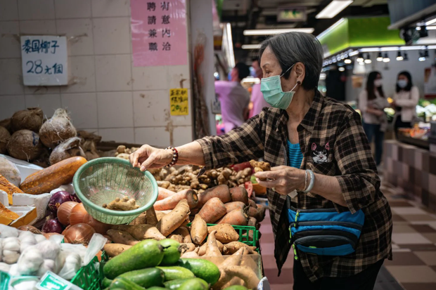 Bạn có thể tránh dịch, nhưng sao thoát được cơn đói?: Chuyện tồn tại của người nghèo châu Á giữa những thành phố bị phong tỏa vì Covid-19 - Ảnh 6.