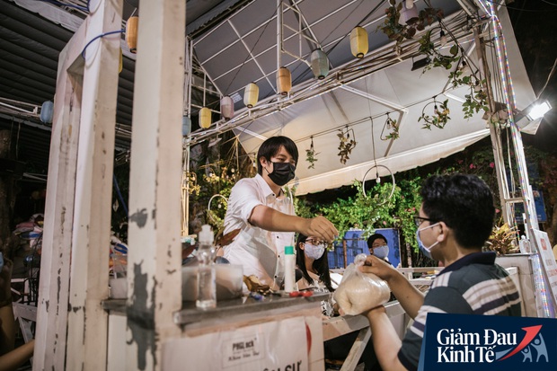 Cha đẻ cây ATM Gạo: Nếu là tiền của tôi thì cho không đúng người chút xíu cũng không sao, nhưng giờ tôi là cầu nối giữa mạnh thường quân và người nghèo - Ảnh 7. Cha đẻ cây ATM Gạo: Nếu là tiền của tôi thì cho không đúng người chút xíu cũng không sao, nhưng giờ tôi là cầu nối giữa mạnh thường quân và người nghèo - Ảnh 7.