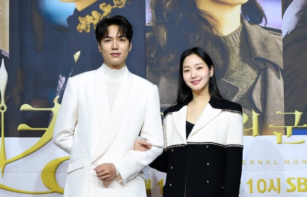 Cặp với Bệ hạ Lee Min Ho, gu của Kim Go Eun ngoài đời lại khác một trời một vực: Có cả ông chú Gong Yoo sexy nhất Kbiz? - Ảnh 2.