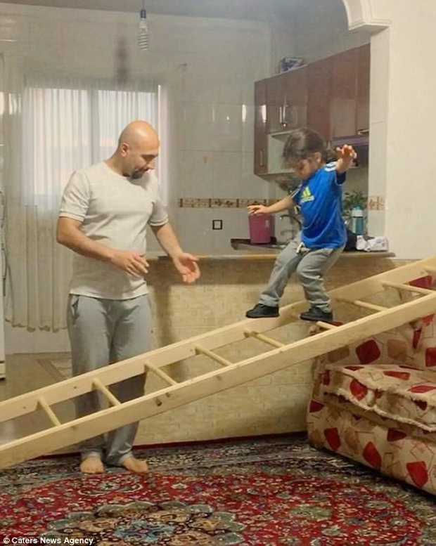 Stunned by the skill of the Iranian sports prodigy: 6-year-old has 6 legs, dribbling like Messi, the climb is none other than Spiderman - Photo 3.