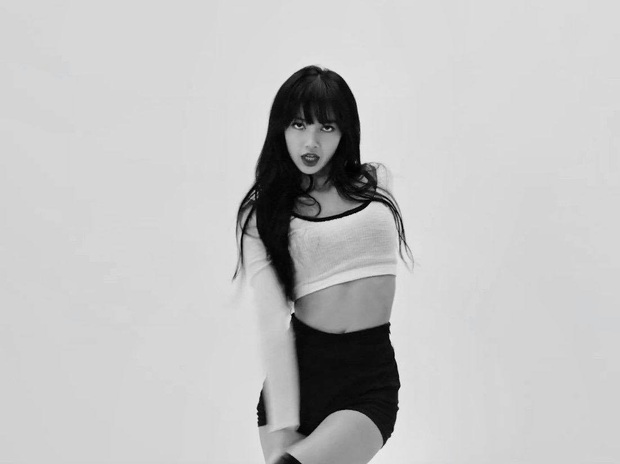 Muốn rớt liêm sỉ vì ảnh mới khoe body bốc lửa của Lisa (BLACKPINK), nhưng ai để ý phần mái chẳng còn bất biến không? - Ảnh 4.