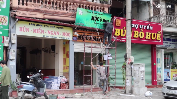 Clip: Các quán ăn ở Hà Nội và TP.HCM tất bật chuẩn bị để có thể buôn bán lại sau khi được nới lỏng cách ly xã hội - Ảnh 5. Clip: Các quán ăn ở Hà Nội và TP.HCM tất bật chuẩn bị để có thể buôn bán lại sau khi được nới lỏng cách ly xã hội - Ảnh 5.