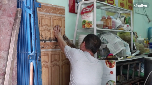Clip: Các quán ăn ở Hà Nội và TP.HCM tất bật chuẩn bị để có thể buôn bán lại sau khi được nới lỏng cách ly xã hội - Ảnh 4. Clip: Các quán ăn ở Hà Nội và TP.HCM tất bật chuẩn bị để có thể buôn bán lại sau khi được nới lỏng cách ly xã hội - Ảnh 4.