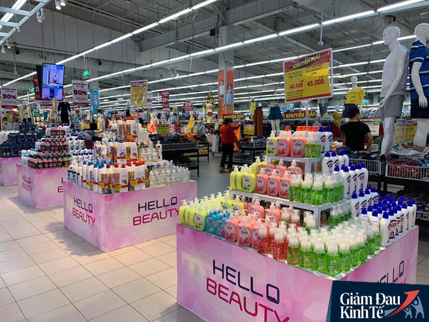 Hết thời chen lấn, khẩu trang và nước rửa tay giảm giá chất đầy kệ - Ảnh 3. Hết thời chen lấn, khẩu trang và nước rửa tay giảm giá chất đầy kệ - Ảnh 3.