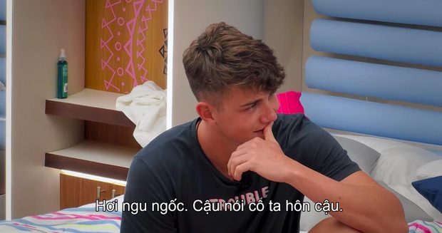 Nụ hôn đồng giới đầu tiên đã xuất hiện tại Too Hot To Handle khiến khán giả sốc tận óc! - Ảnh 4.