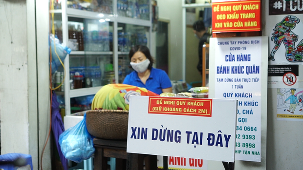 Clip: Chủ các hàng quán ở Hà Nội và TP.HCM vui mừng khi được mở bán trở lại nhưng vẫn đề cao cảnh giác - Ảnh 1.