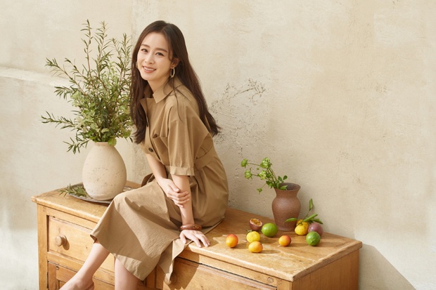 Kim Tae Hee - Bi Rain đang càn quét châu Á: Chồng gây nổ vì 1 clip cover, vợ vừa tung ảnh tạp chí đã sốt xình xịch - Ảnh 4.