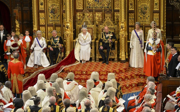 Cuộc đời Nữ hoàng Elizabeth II qua ảnh: Vị nữ vương ngồi trên ngai vàng lâu nhất trong lịch sử các vương triều của nước Anh - Ảnh 23.