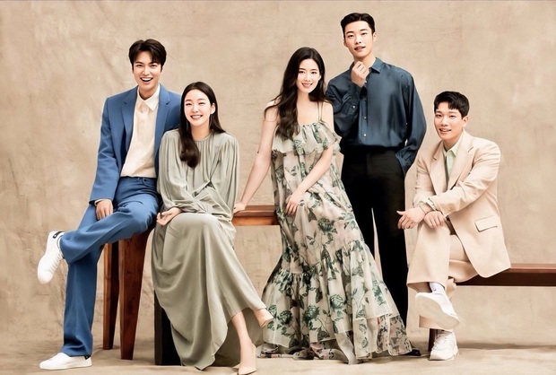 Bộ ảnh mới của dàn cast Quân vương bất diệt: Kim Go Eun bị nữ phụ Tuesday lấn át, ai dè đều biến thành nữ phụ đam mỹ? - Ảnh 8.