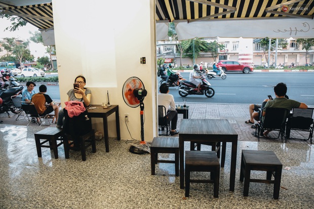 Quán ăn và cafe ở Sài Gòn chính thức đón khách, có nơi đã chật kín chỗ ngồi - Ảnh 8.