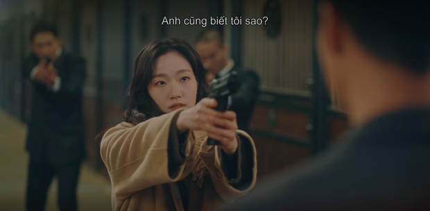 Sốc nặng preview tập 5 Quân Vương Bất Diệt: Kim Go Eun đột ngột chĩa súng vào Lee Min Ho, chuyện gì đã xảy ra? - Ảnh 1.