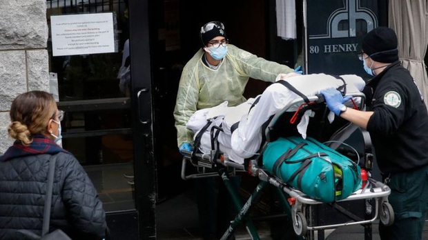 Hơn 50.000 người chết, gần 1 triệu người mắc Covid-19 ở Mỹ - Ảnh 1.