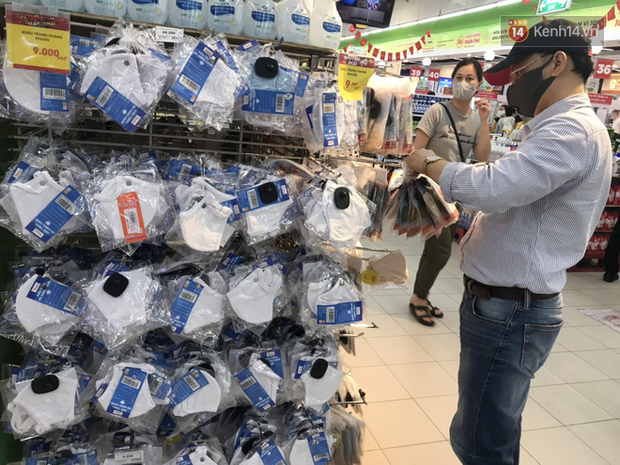 Hàng Việt Nam áp đảo tại các siêu thị lớn ở Hà Nội: Nhiều mẫu mã, chất lượng đảm bảo, tội gì không dùng hàng Việt” - Ảnh 11.