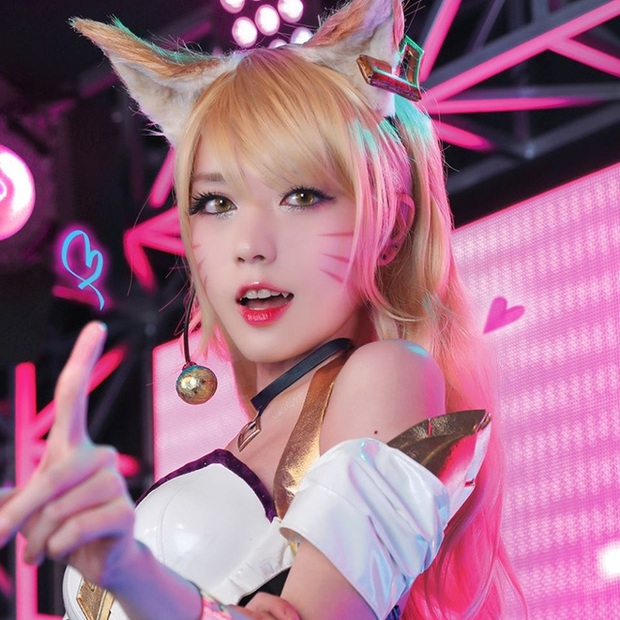 Quên luôn bản gốc với những màn hóa thân thành cô nàng Hồ ly Ahri nóng từng centimet của nữ cosplayer xứ kim chi - Ảnh 1.