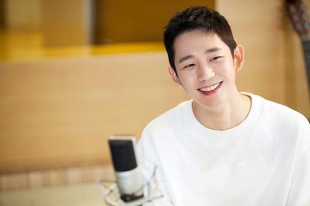 Jung Hae In dự đi lính trong phim mới, nhận phim liên tục như cày cho đủ KPI ấy anh nhỉ? - Ảnh 1.