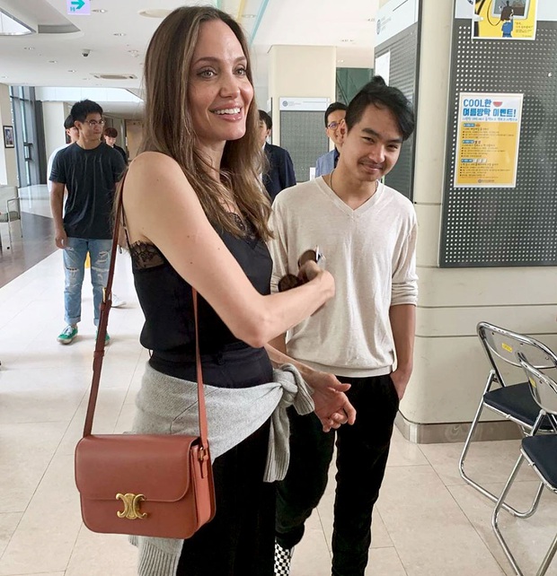 angelina-jolie-and-maddox-jolie-pitts-first-day-at-college-15858482158412098088264.jpg