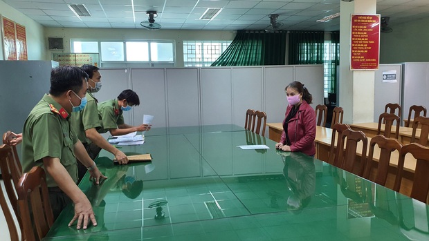 TP.HCM: Đăng Facebook “chợ bị phong tỏa” được 11 like, người phụ nữ bị phạt 10 triệu đồng - Ảnh 1. TP.HCM: Đăng Facebook “chợ bị phong tỏa” được 11 like, người phụ nữ bị phạt 10 triệu đồng - Ảnh 1.