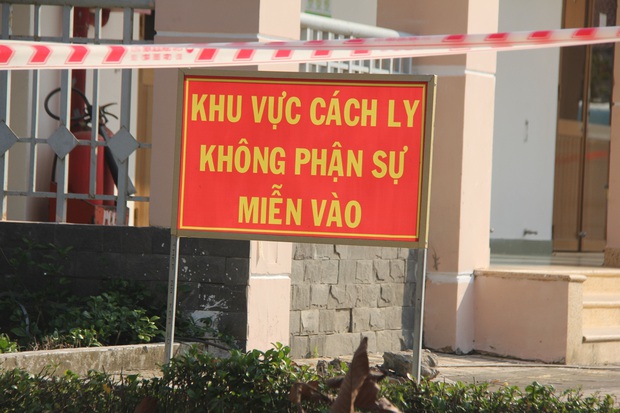 Cả gia đình 6 người của bệnh nhân 34 đã khỏi bệnh, nữ nhân viên xin ở lại bệnh viện chăm sóc con 13 tuổi nhiễm Covid-19 - Ảnh 1. Cả gia đình 6 người của bệnh nhân 34 đã khỏi bệnh, nữ nhân viên xin ở lại bệnh viện chăm sóc con 13 tuổi nhiễm Covid-19 - Ảnh 1.