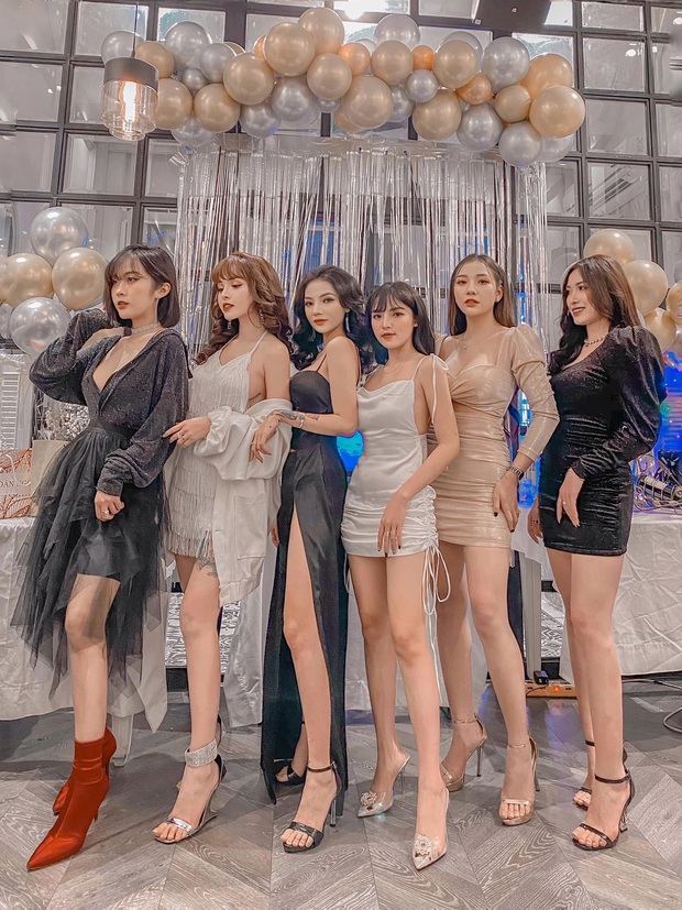 Tưởng gái xinh chơi thân dễ toang, ai ngờ có hội bạn 4 năm toàn girl chân dài hợp nhau từ gu ăn mặc tới tính cách - Ảnh 3. Tưởng gái xinh chơi thân dễ toang, ai ngờ có hội bạn 4 năm toàn girl chân dài hợp nhau từ gu ăn mặc tới tính cách - Ảnh 3.