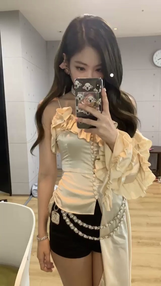 Jennie (BLACKPINK) đúng là nữ hoàng selfie của Kbiz: Muôn hình vạn trạng, đạt đến level cứ up hình đều gây bão - Ảnh 15.